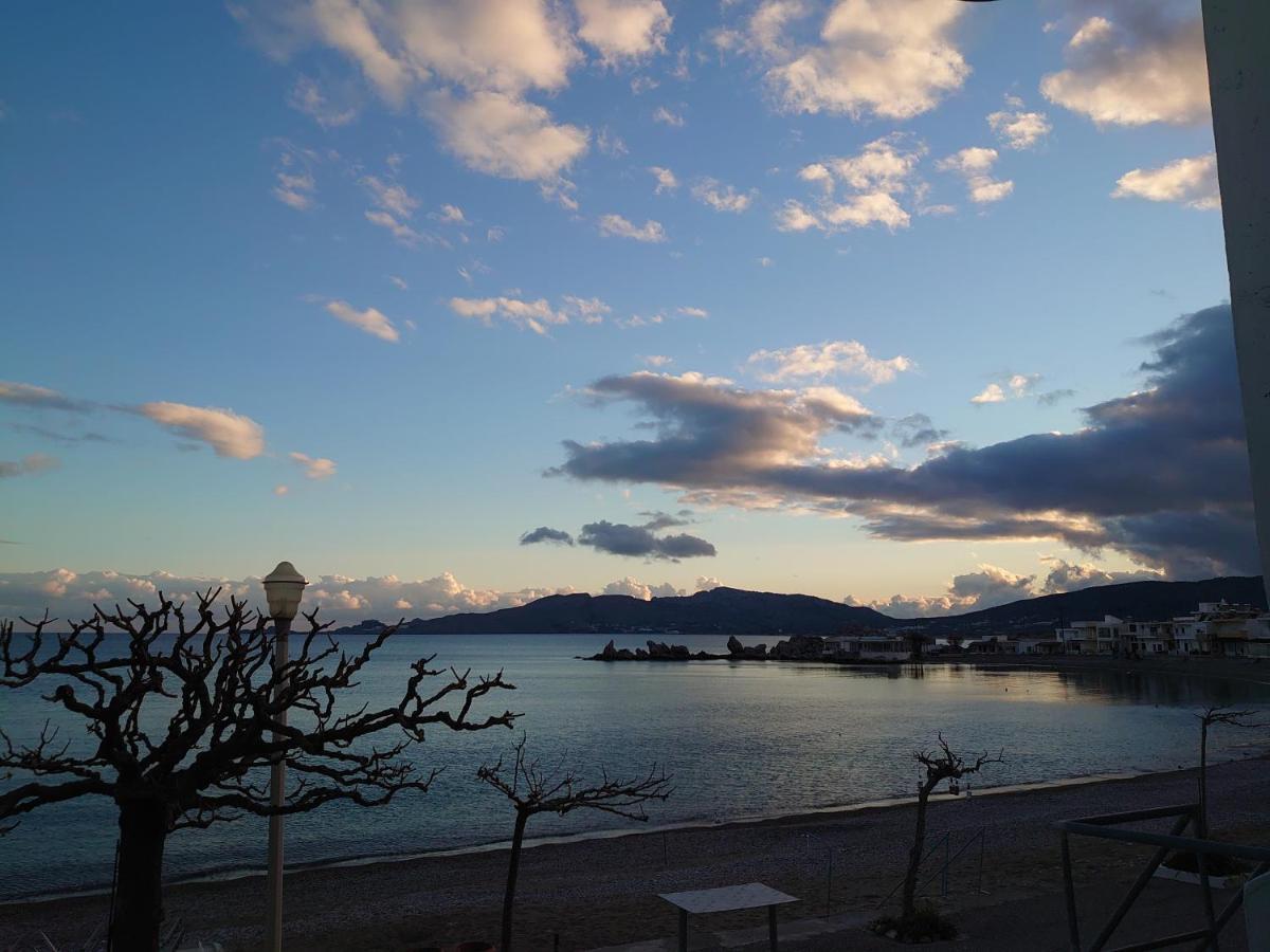 Skizenas Waterfront Apartments Haraki Dış mekan fotoğraf